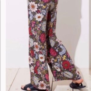 LOFT NWT CASUAL FLORAL PANTS
